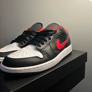 Jordan 1 low White Toe size 9.5